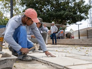 Obras de mercado e praça estão em ritmo acelerado na Vila São José em Arapiraca