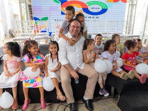 [Vídeo] Prefeito Luciano entrega mais uma creche e homenageia professora em Arapiraca