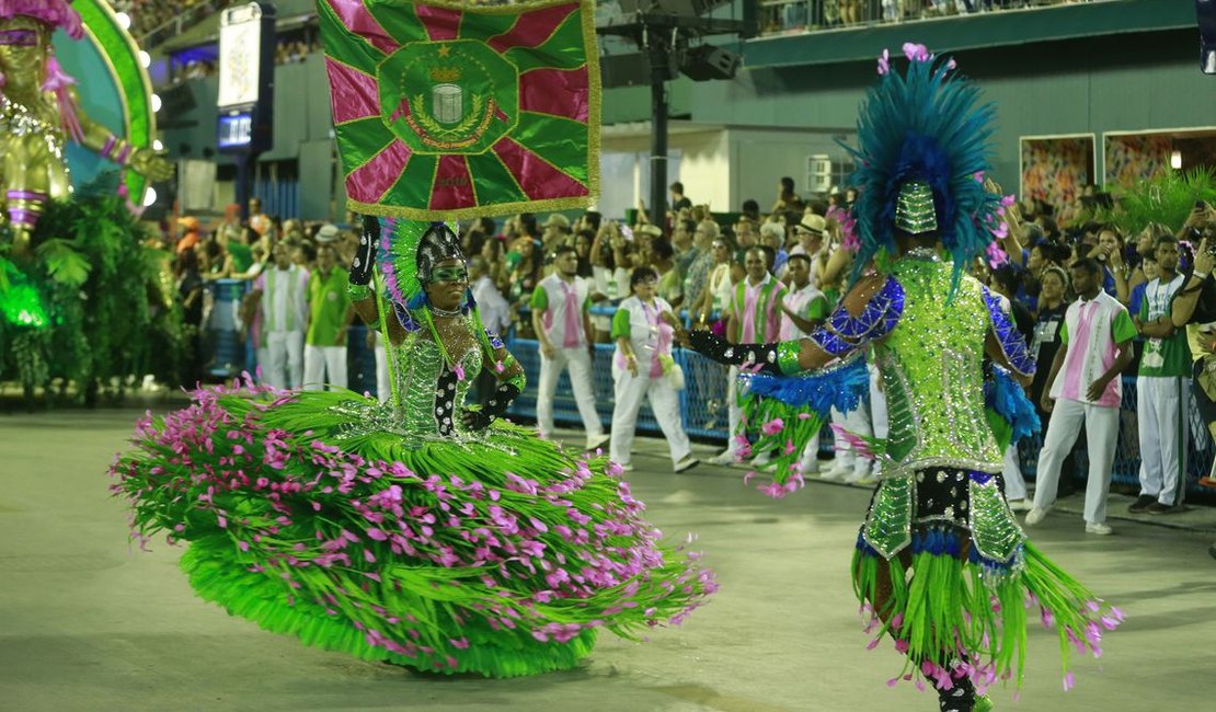 Mangueira e Estácio comemoram títulos do Carnaval do Rio