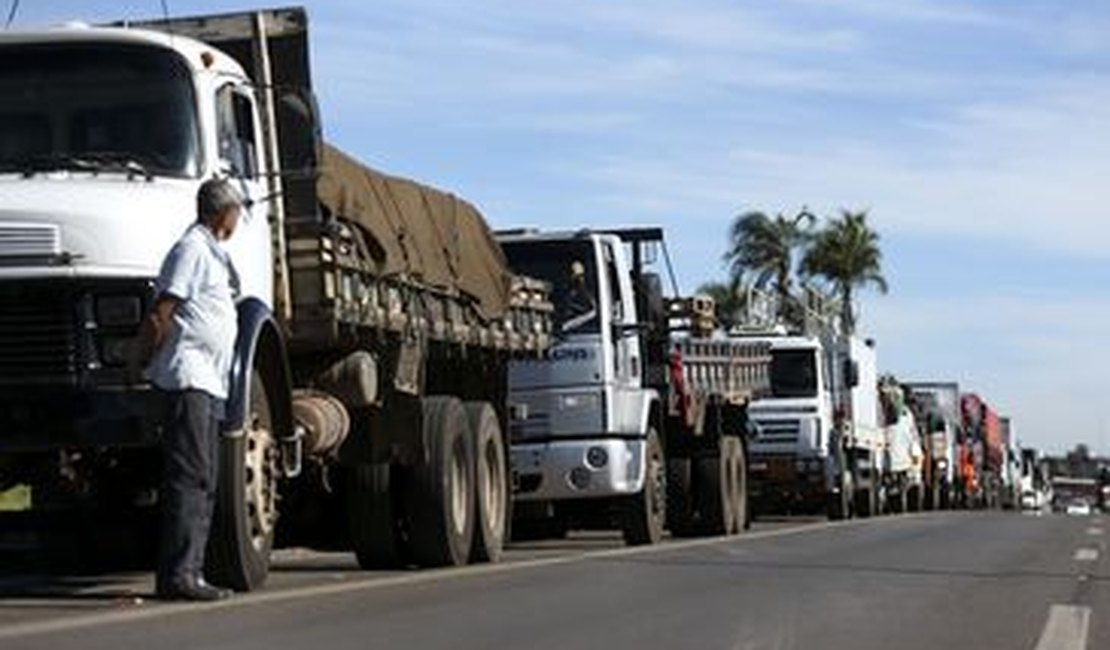 Governo faz reunião para discutir greve de caminhoneiros