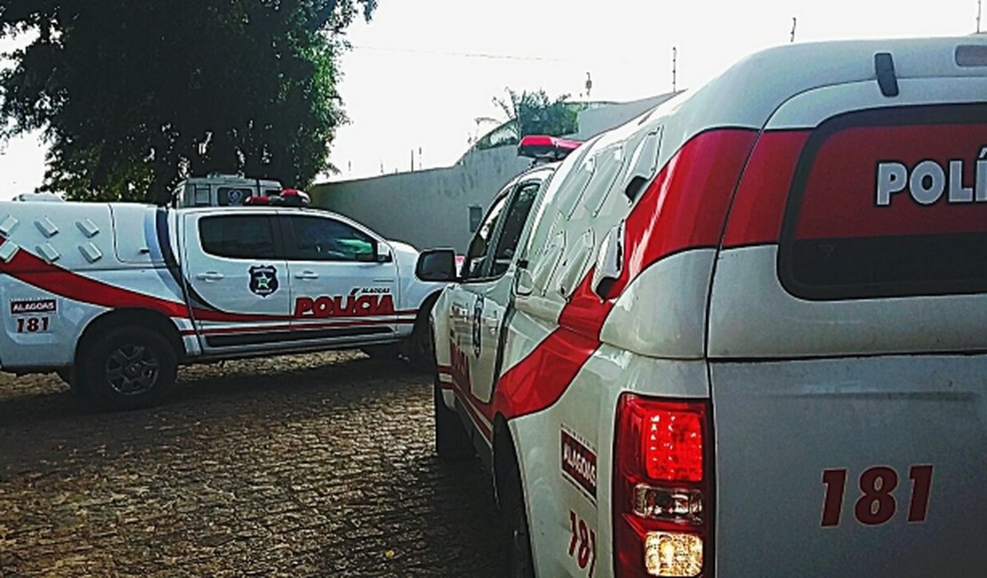 Motocicleta é roubada por suspeitos armados