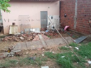Após fortes chuvas, moradores do Vale do Perucaba enfrentam problemas nas casas