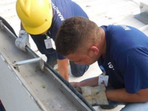 Técnicos do serviço de manutenção da AeC são flagrados trabalhando sem Equipamentos de Proteção