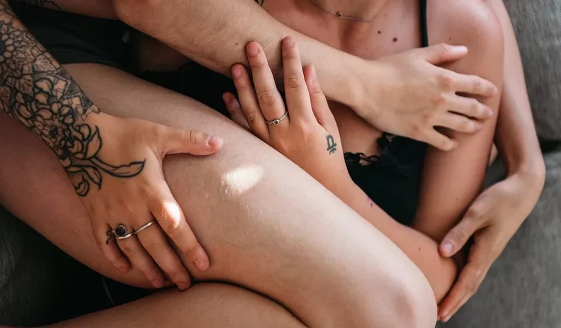 Descubra por que lavar louça pode ser uma preliminar deliciosa no sexo