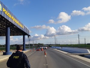 Condutor de HB20 é preso com carteira de habilitação falsa, em Rio Largo