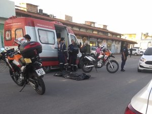 Skatista morre após pegar 'carona' na traseira de moto no bairro do Pinheiro, em Maceió