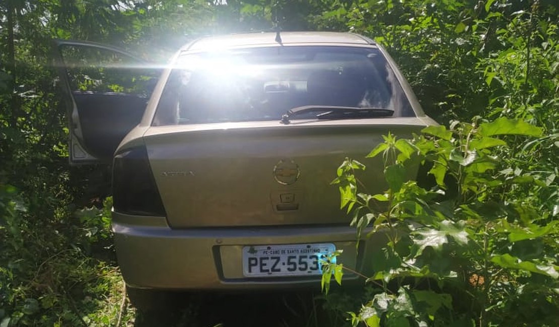 Polícia recupera carro roubado após perseguição em Taquarana