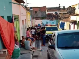 Corpos são desenterrados de residência abandonada em São Miguel