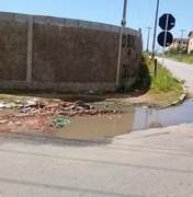 Moradores denunciam vazamento na Av. Galba Novaes de Castro