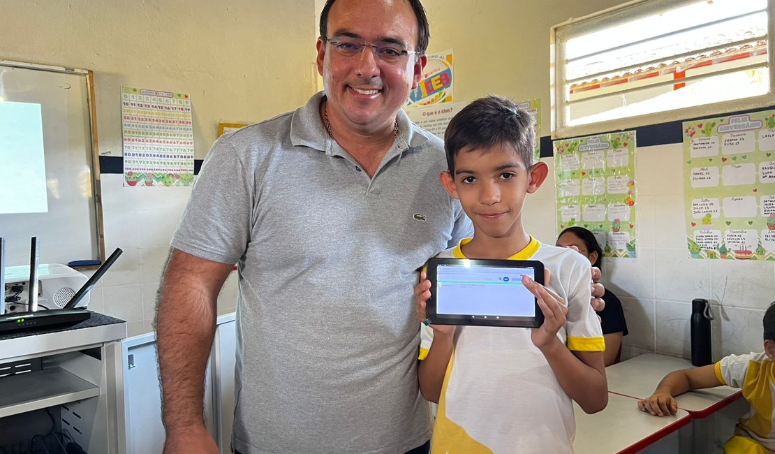 Prefeito de Junqueiro é premiado como ‘Prefeito Inovador’ no Fórum Cidades Digitais e Inteligentes