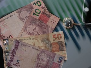 Caixa paga hoje Auxílio Brasil a cadastrados com NIS final 7