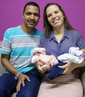 Mãe de gêmeos salva a vida de bebês doando excesso de leite