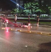 Motociclista tem fratura exposta no pé após sofrer acidente no bairro Serraria, em Maceió