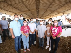 Comitiva de parlamentares prestigia a Expo Bacia Leiteira
