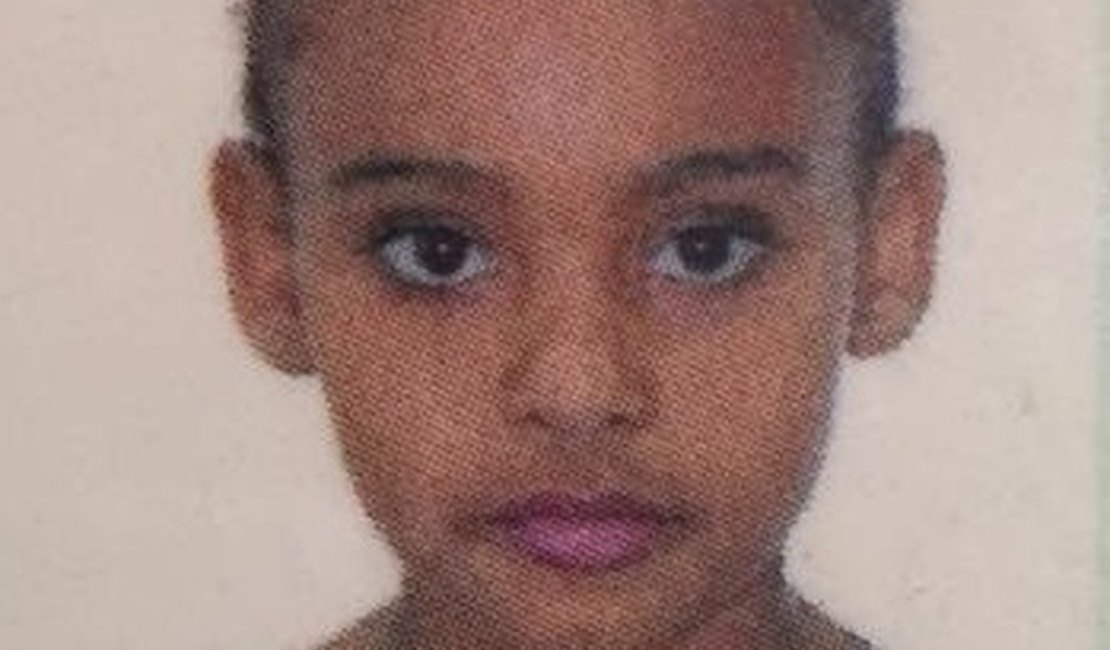 Menina de 9 anos confessa que agrediu ‘a mochiladas’ colega que morreu após 7 dias