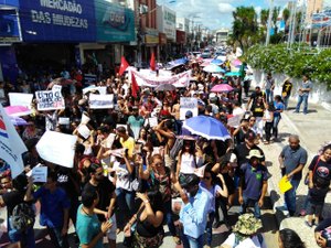 [Vídeo] Mobilização contra cortes na Educação é realizada em Arapiraca