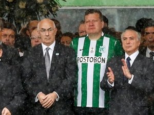 Temer deixa velório sem discurso e adota saída discreta da Arena Condá