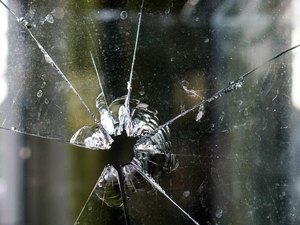 Jovem encapuzado invade aniversário e mata homem com tiro na cabeça