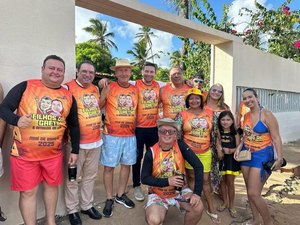 Barbosa prestigia carnaval no Clube do Servidor e visita arapiraquenses no Litoral Sul