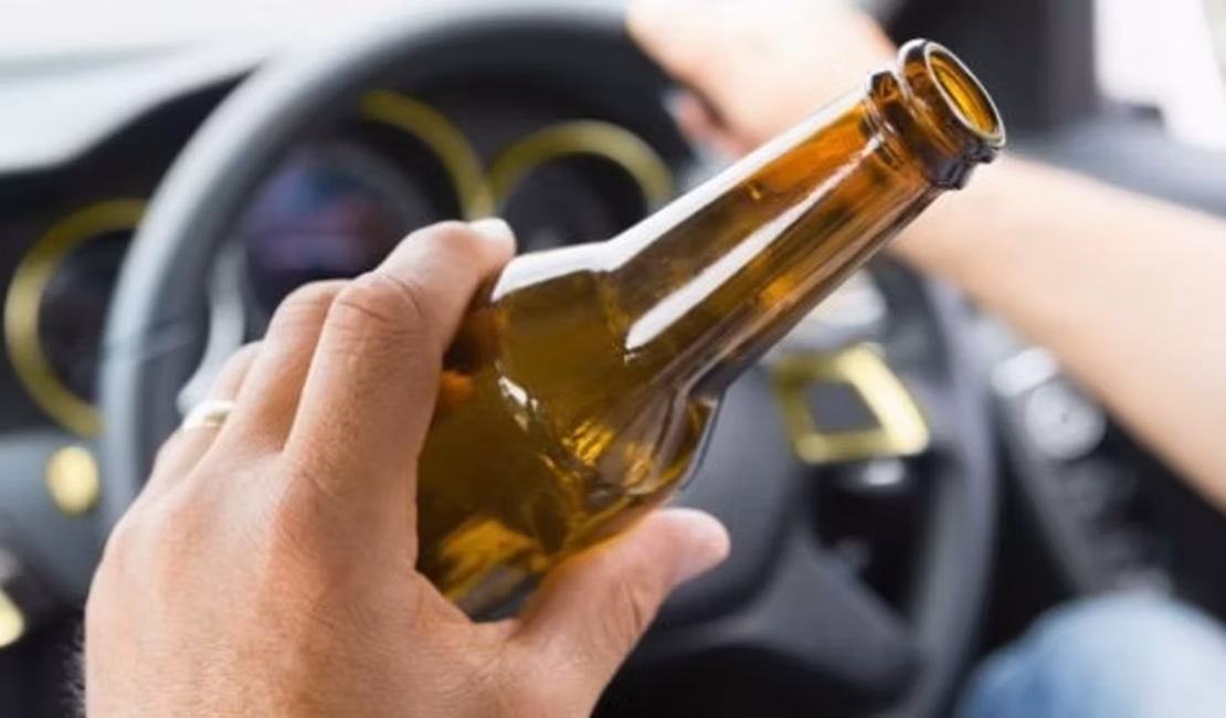 Motoristas são presos por embriaguez após acidentes em Maceió