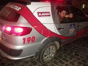 Homem é espancado e tem moto incendiada