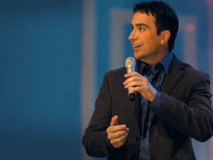 Padre Fábio de Melo participa de show beneficente em Maceió