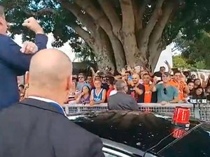 Bolsonaro age como um gorila diante da sociedade brasileira, diz Janio de Freitas