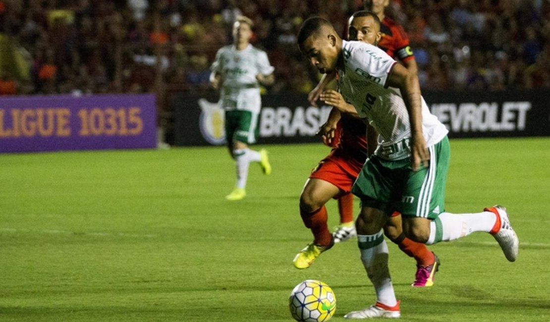 Na Ilha do Retiro, Palmeiras aplica 3 a 1 no Sport e fica na liderança do Brasileirão