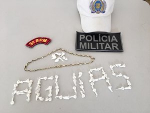 Jovem é preso em Arapiraca com 60 bombinhas de crack 