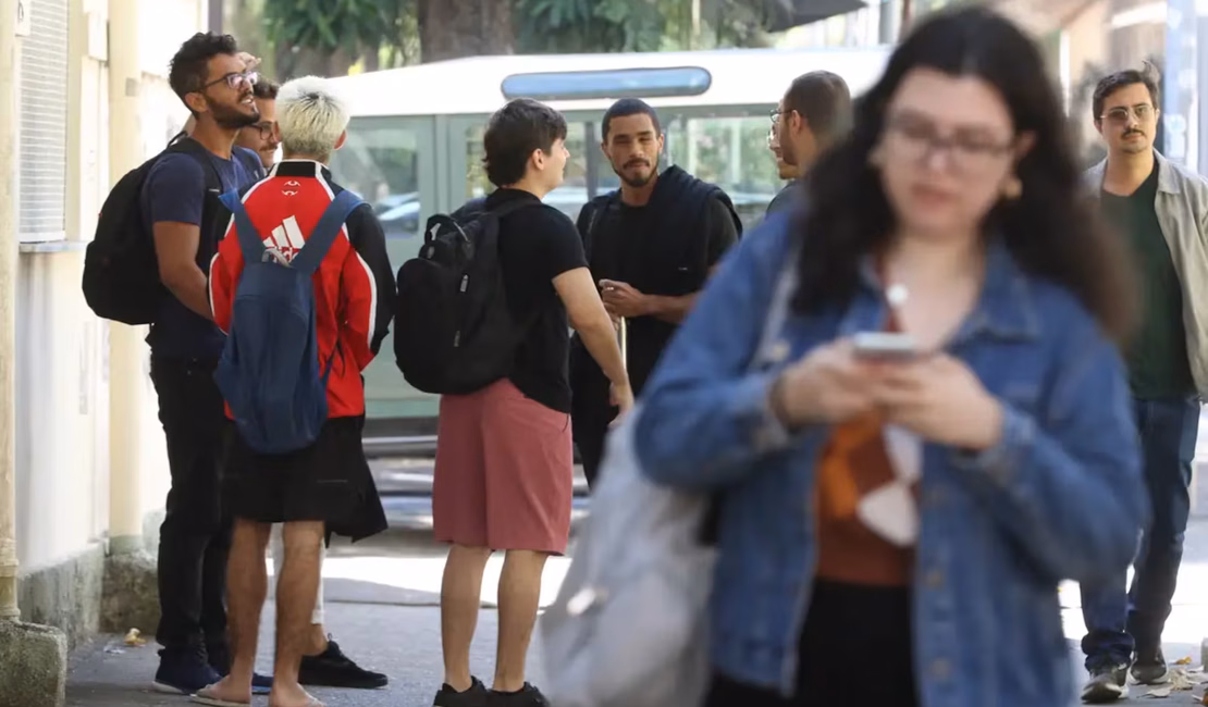 Fake news: Receita Federal não vai cobrar imposto de quem mora com os pais em 2026