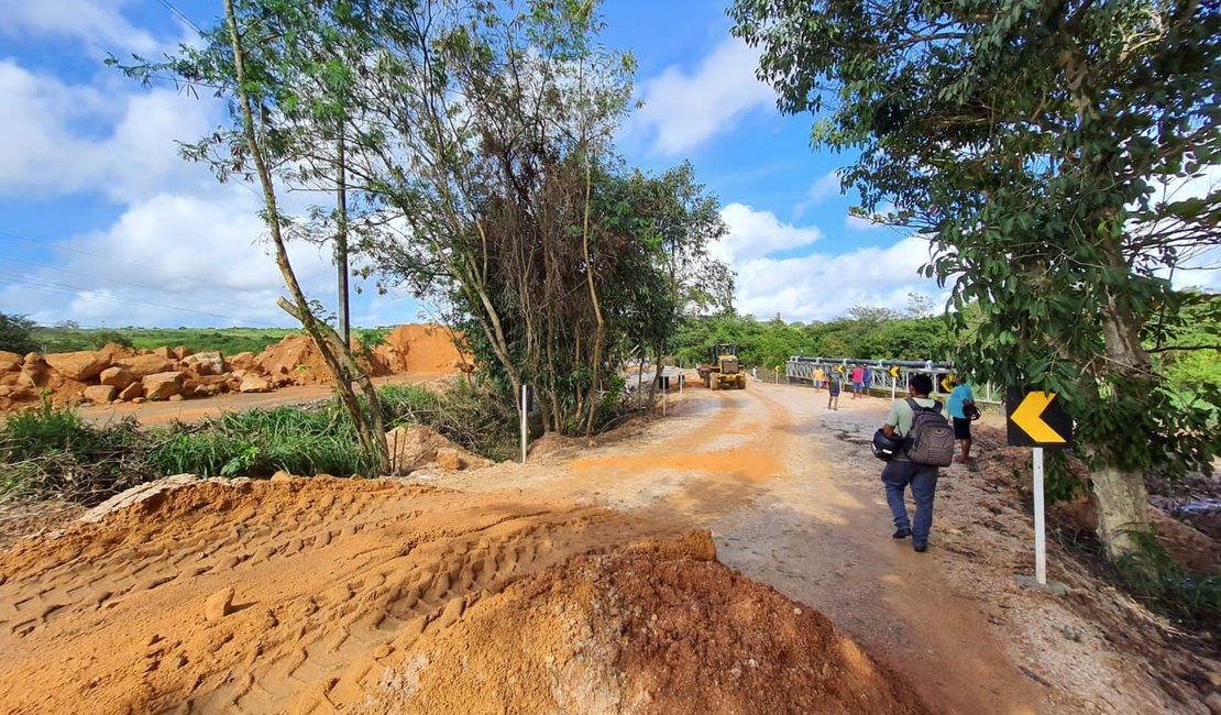 Três rodovias estaduais ainda estão bloqueadas em decorrência das chuvas, comunica BPRv