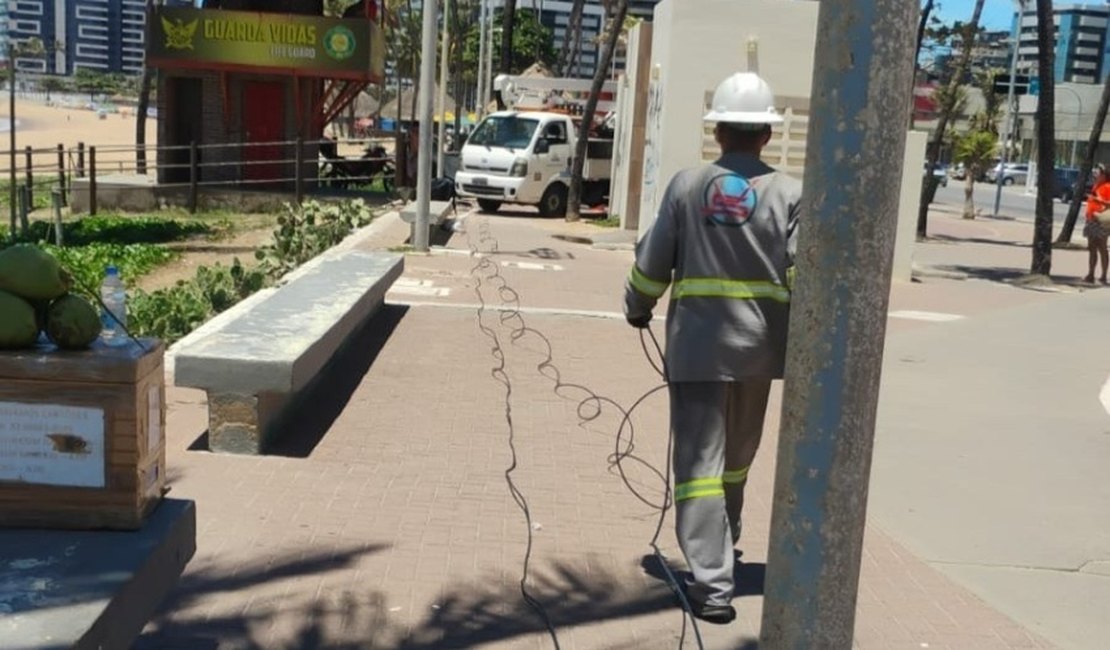 Após furto de cabos da rede elétrica fiação é reposta no bairro Jatiúca