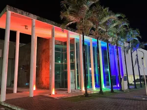 OAB/AL ilumina prédio sede em homenagem ao mês do Orgulho LGBTQIA+