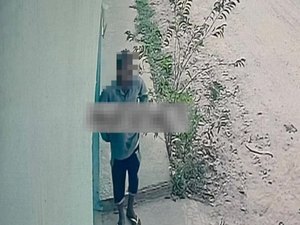 Casa é invadida por homem que furta dinheiro, cartão de crédico e armas brancas em Delmiro Gouveia