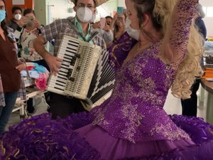 Quadrilha junina leva alegria a pacientes do HEA na véspera de São João