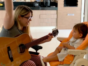 Marília Mendonça faz música para comemorar 11 meses do filho, Léo