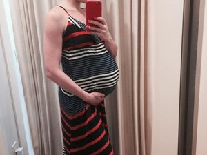 Mariana Ferrão exibe barrigão de grávida