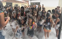 Folia reuniu alunos, pais e professores em circuito animado, com frevo e trote do terceirão
