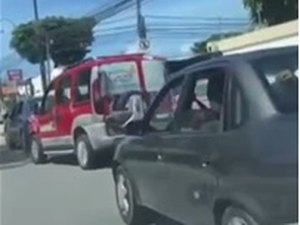[Vídeo] Motoristas são flagrados em briga de trânsito no Murilópolis
