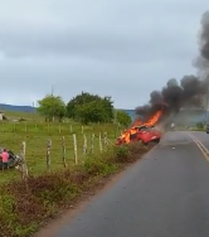 [Vídeo] Policial Militar se envolve em acidente e carro fica em chamas