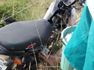 Motociclista morre ao colidir com cerca às margens da pista em Porto Calvo