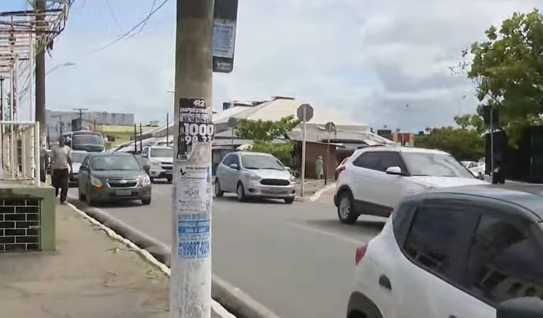 Motoristas de aplicativo fazem carreata pedindo segurança para categoria