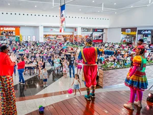 Arapiraca Shopping e Asssitência Social levam 200 crianças e adolescentes para aproveitar McDia Feliz