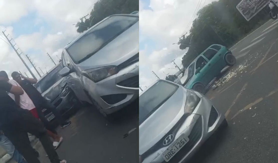 Carro do ovo provoca acidente com três veículos na Avenida Menino Marcelo