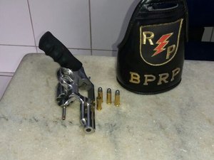 Homem é preso com revólver e munição deflagrada no Virgem dos Pobres