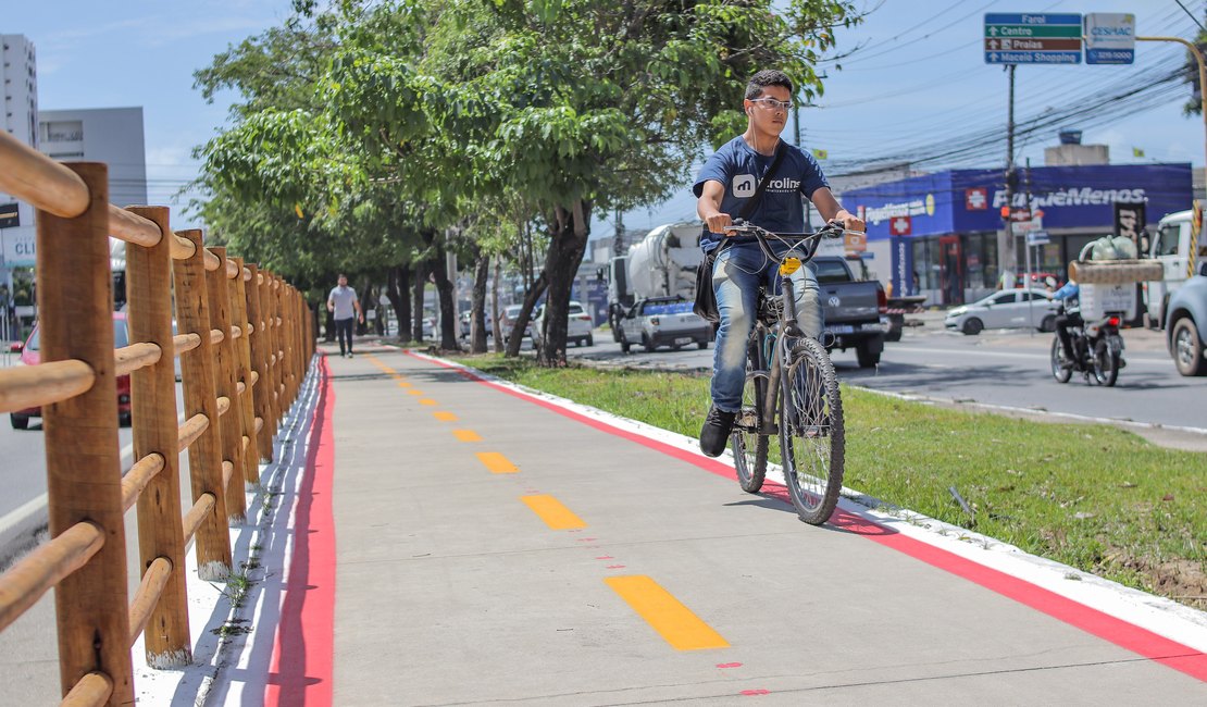 Prefeitura de Maceió inicia sinalização horizontal na ciclovia da Avenida Fernandes Lima