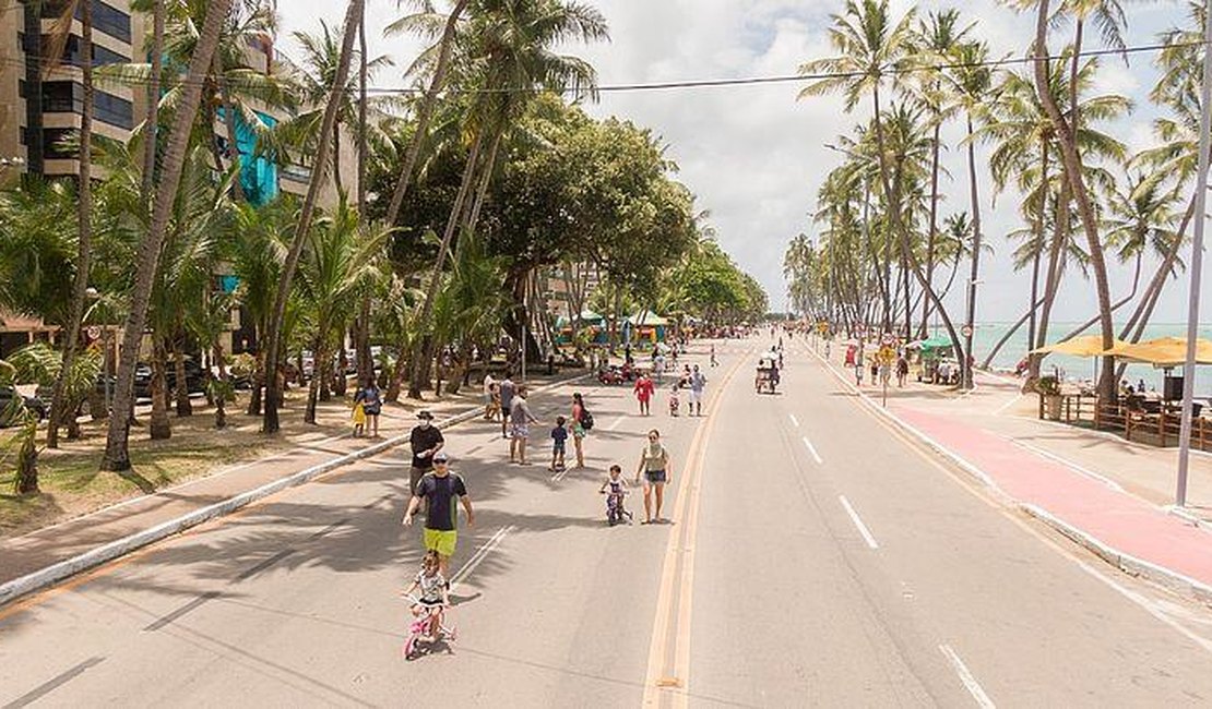 Rua Aberta da Ponta Verde funciona no feriado de Nossa Senhora Aparecida