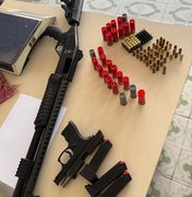 Polícia apreende armas de fogo e munições  no bairro Canafístula, em Arapiraca