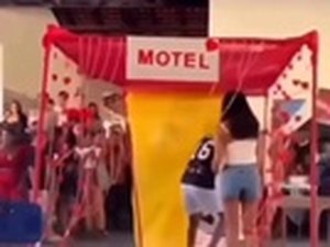 Alunos simulam 'motel' e fazem dança erótica durante gincana escolar