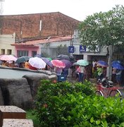 Coronavoucher: fila gigantesca se forma na lotérica de Matriz de Camaragibe
